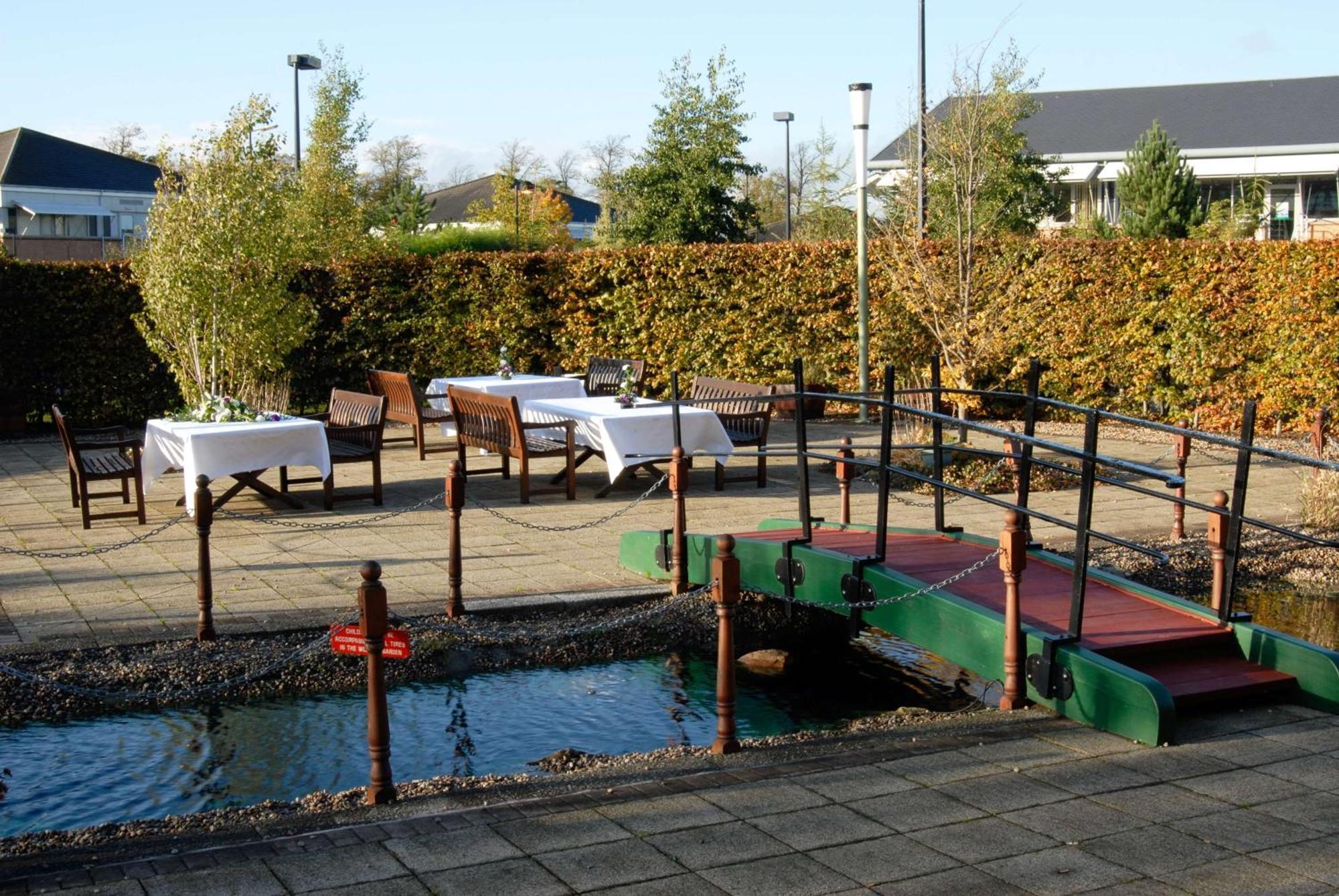 Doubletree By Hilton Glasgow Strathclyde Bellshill Exterior photo