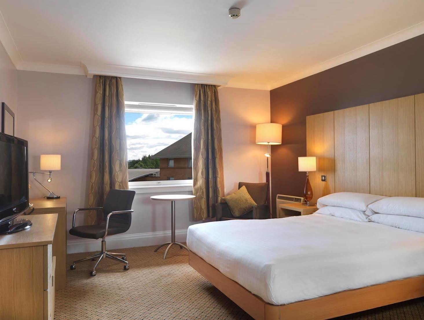 Doubletree By Hilton Glasgow Strathclyde Bellshill Exterior photo